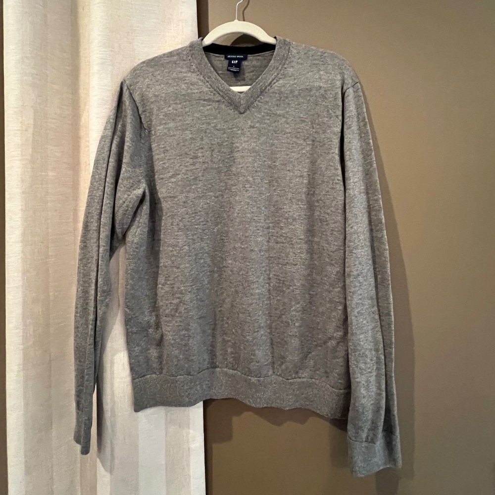 Men's Gap Merino Wool Sweater, Gray V-Neck, Size Large